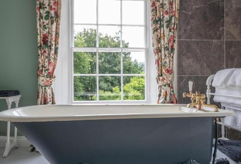 Pantybeiliau House Bed & Breakfast