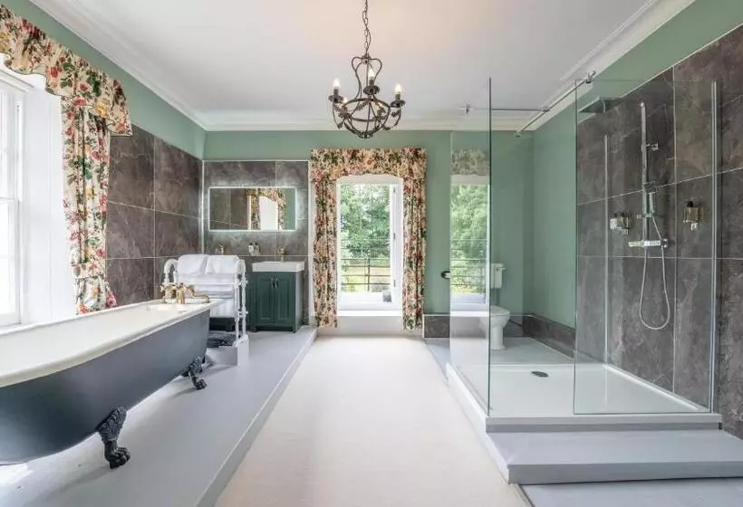 Pantybeiliau House Bed & Breakfast