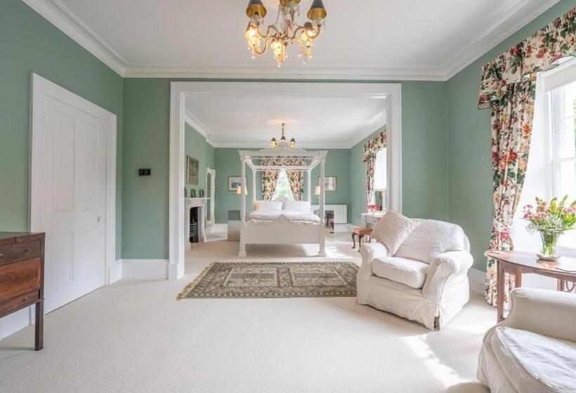 Pantybeiliau House Bed & Breakfast