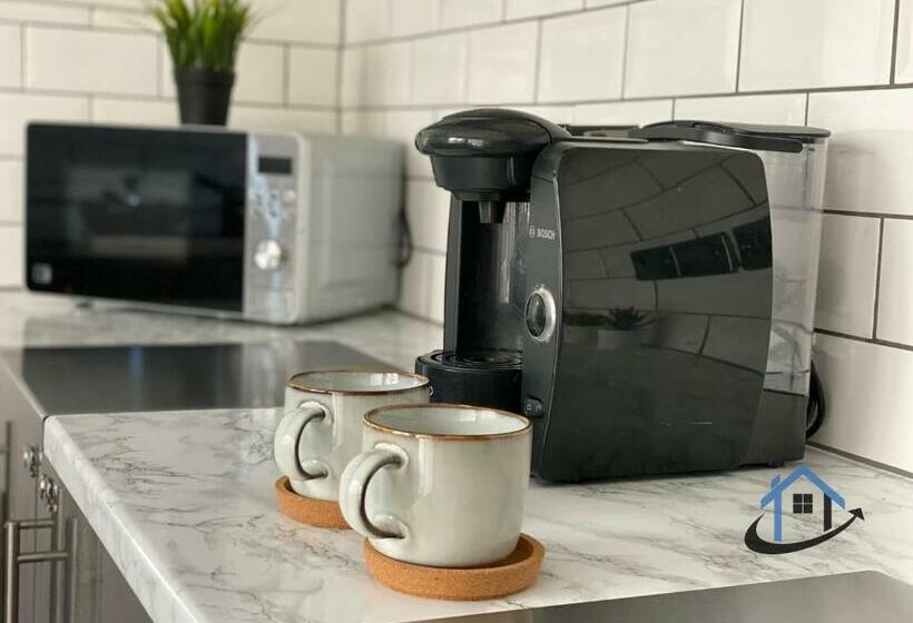 بنسيون Acaster House, X4 Rooms With En Suites X1 Room Private Bathroom, Street Parking, Close To Train Stat