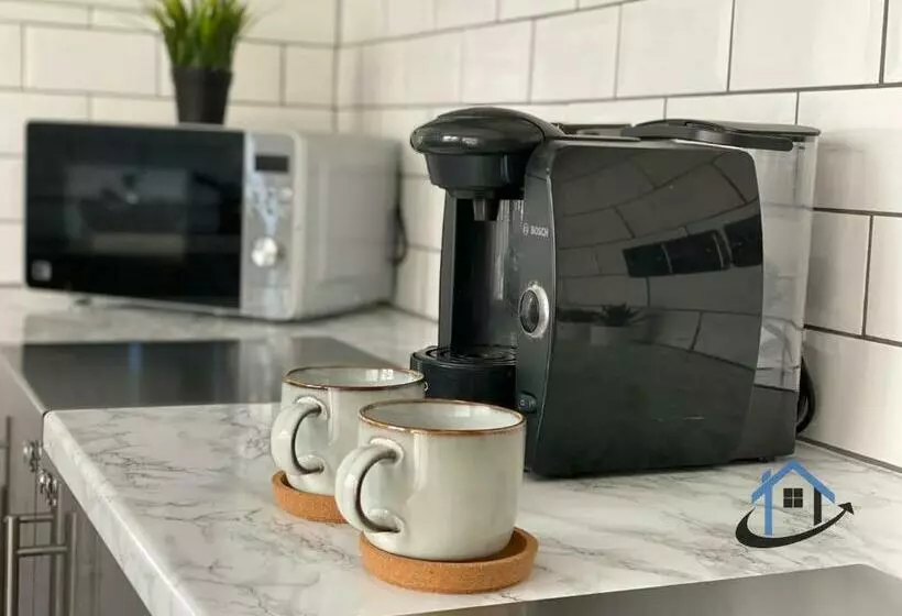 Majatalo Acaster House, X4 Rooms With En Suites X1 Room Private Bathroom, Street Parking, Close To Train Stat