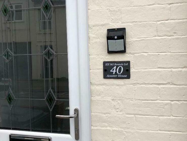 بنسيون Acaster House, X4 Rooms With En Suites X1 Room Private Bathroom, Street Parking, Close To Train Stat