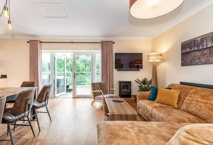 Lomakeskus Flaxton Meadows Luxury Lodges