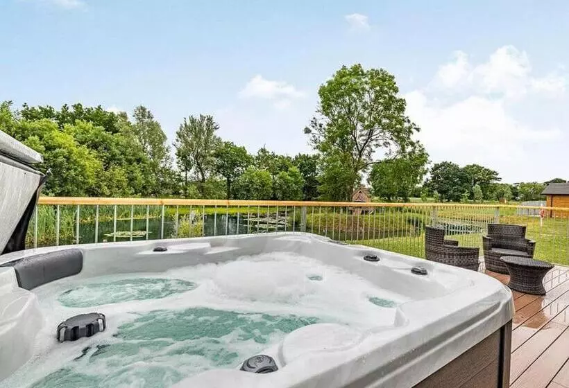 Lomakeskus Flaxton Meadows Luxury Lodges