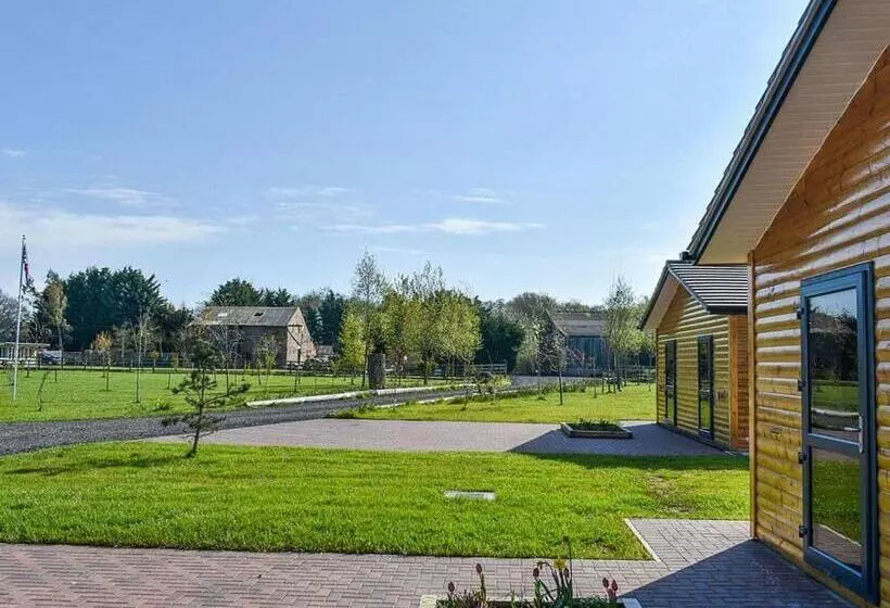 Lomakeskus Flaxton Meadows Luxury Lodges