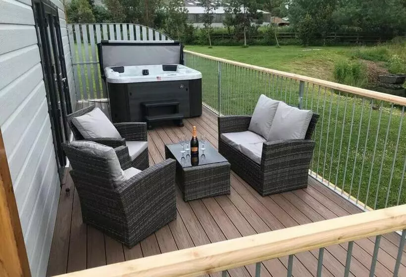 Lomakeskus Flaxton Meadows Luxury Lodges