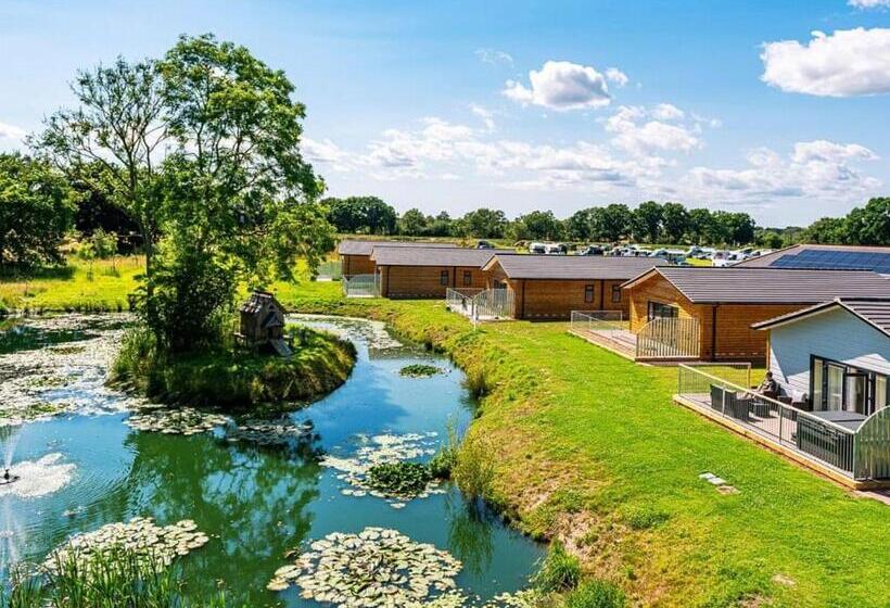 אתר נופש Flaxton Meadows Luxury Lodges