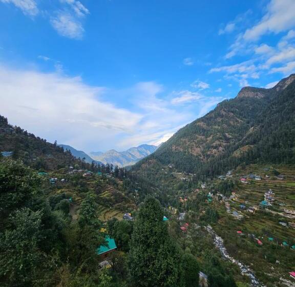 Young Monk Hostel & Cafe Jibhi