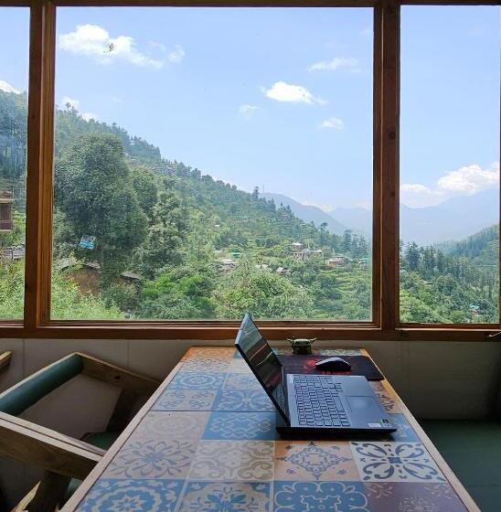 Young Monk Hostel & Cafe Jibhi