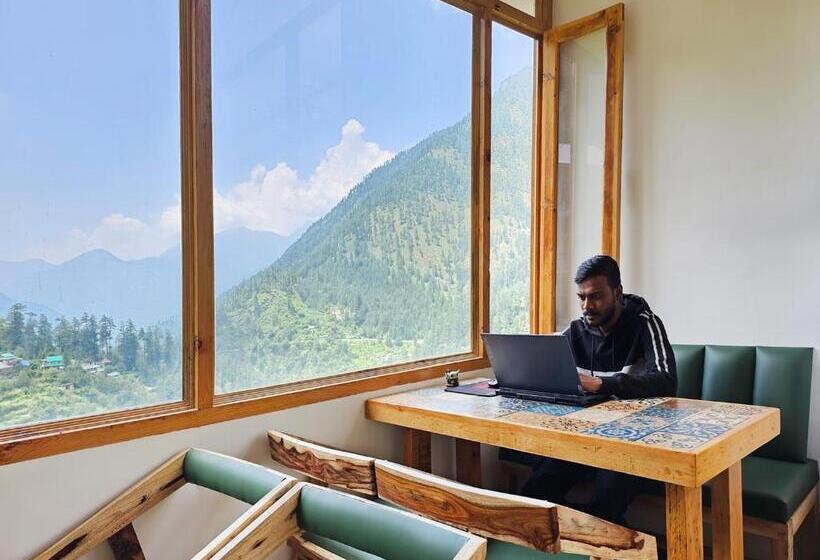 Young Monk Hostel & Cafe Jibhi