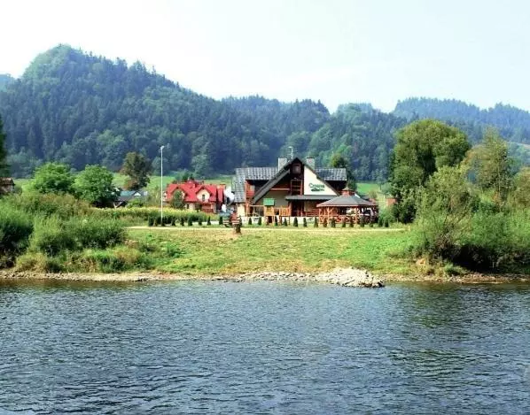 Hotelli Pensjonat Crosna Spa