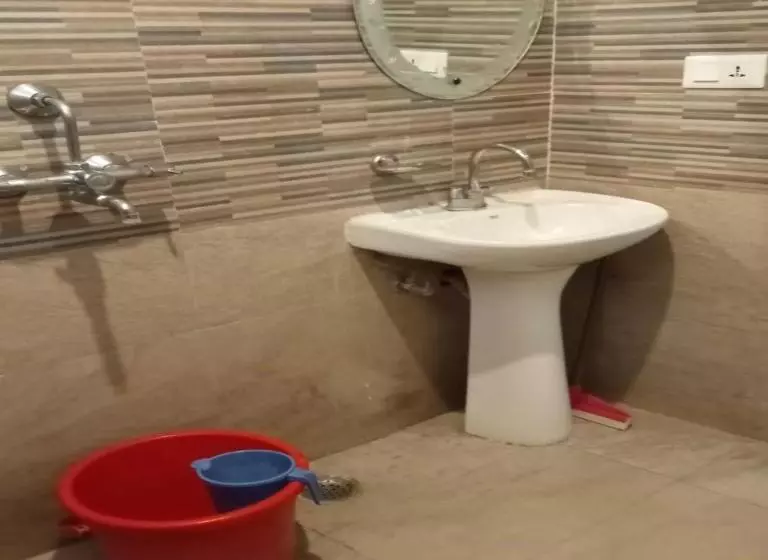 Hotelli Triple One Hostel Tapovan Rishikesh