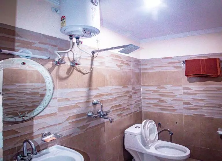 Hotelli Triple One Hostel Tapovan Rishikesh