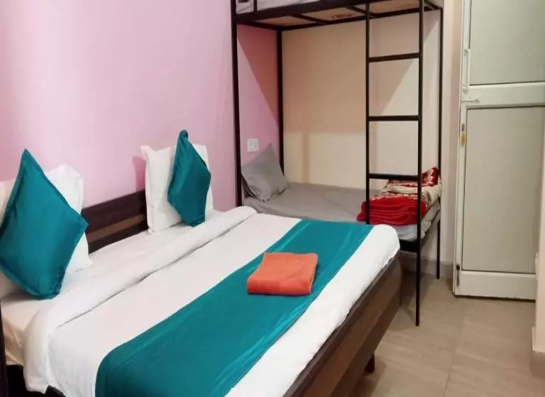 Hotelli Triple One Hostel Tapovan Rishikesh