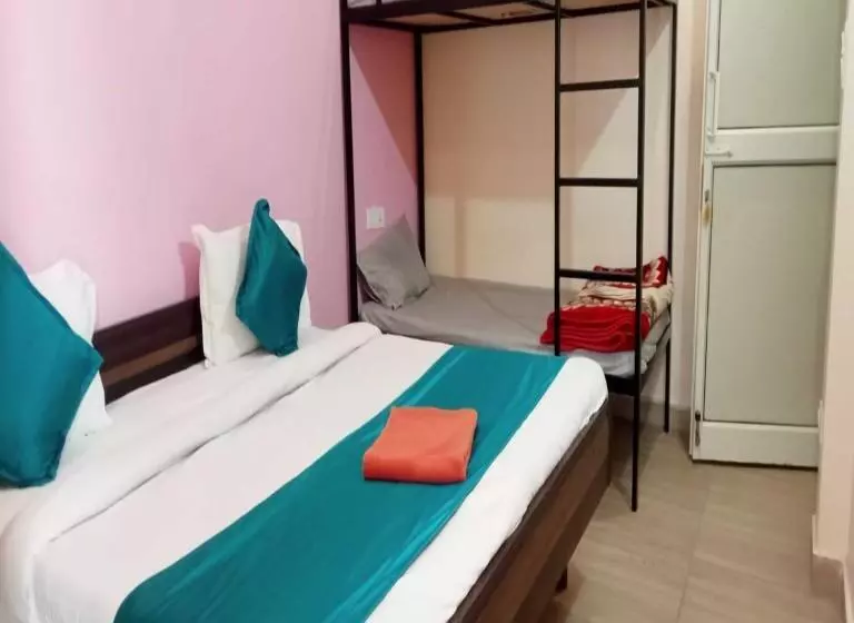Hotelli Triple One Hostel Tapovan Rishikesh