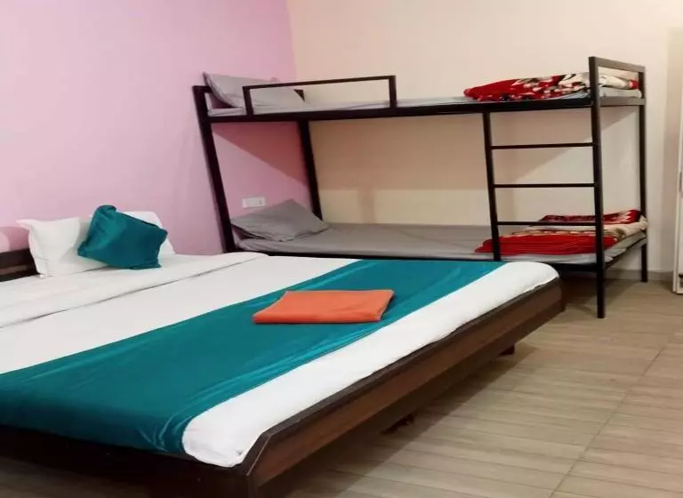 Hotelli Triple One Hostel Tapovan Rishikesh