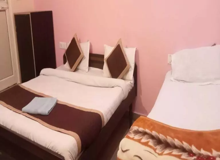 Hotelli Triple One Hostel Tapovan Rishikesh