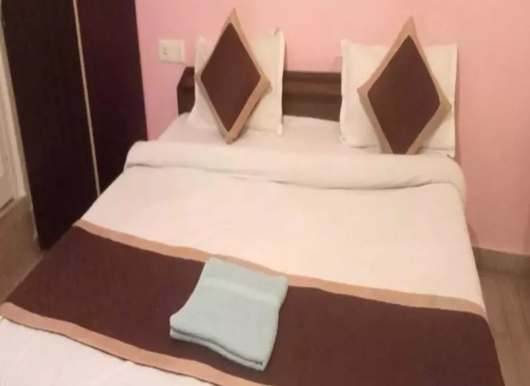 Hotelli Triple One Hostel Tapovan Rishikesh