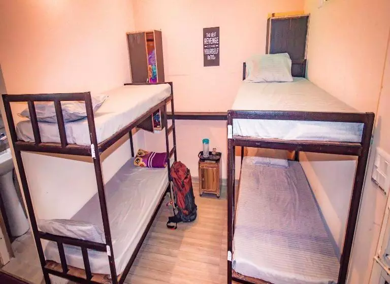 Hotelli Triple One Hostel Tapovan Rishikesh