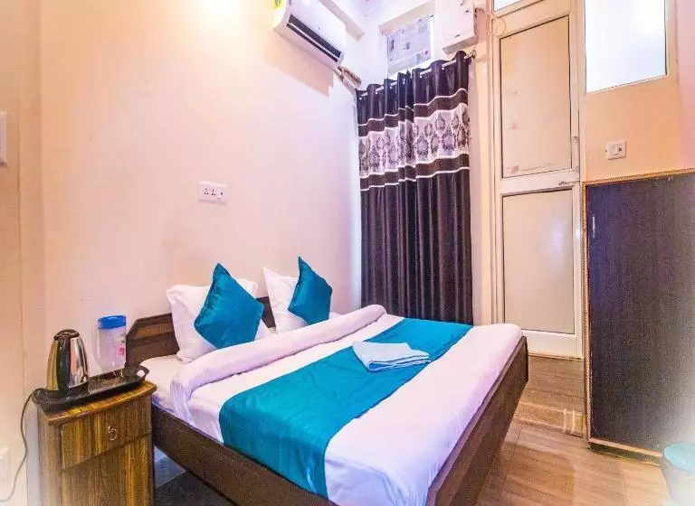 Hotelli Triple One Hostel Tapovan Rishikesh