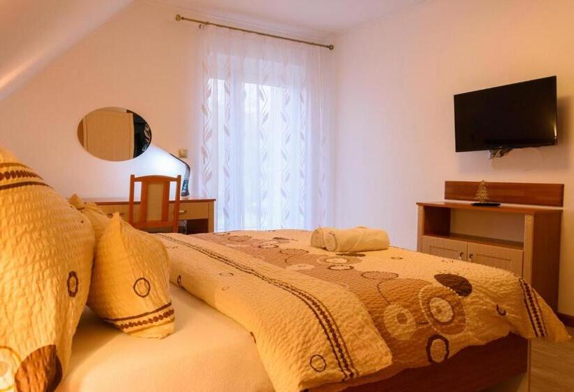 Пансион Tulipán Vendégház