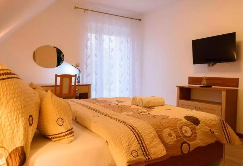 ペンション Tulipán Vendégház