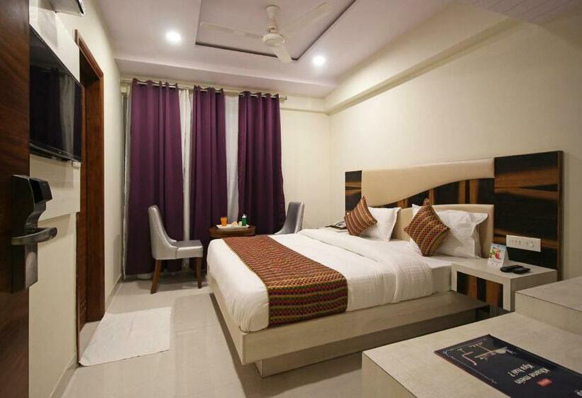 Airport Hotel Ivy With Free Airport Transfr