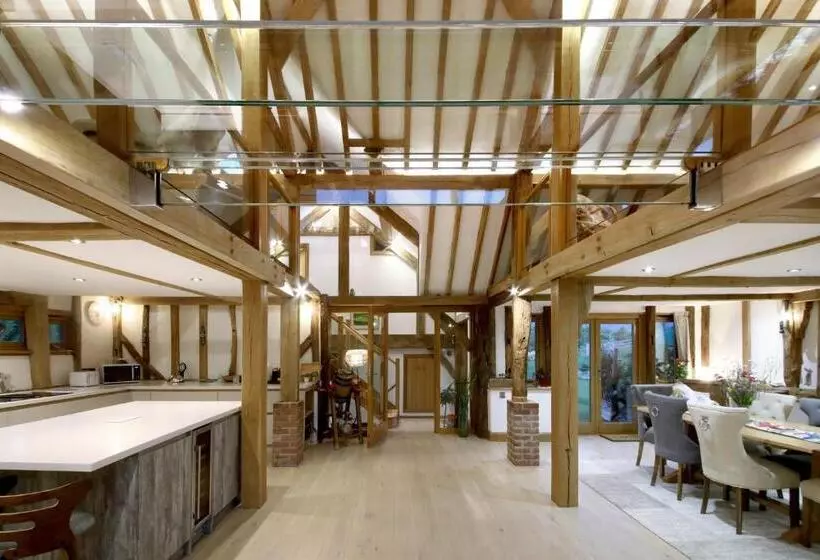 Aamiaismajoitus (B&B) A Barn At South Downs Stay