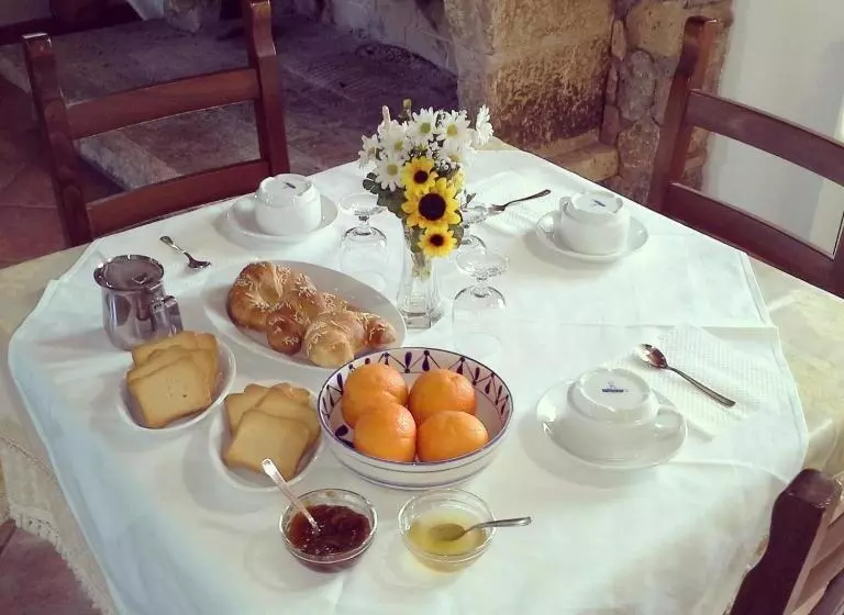 Hotelli Agriturismo Le Ghiandaie