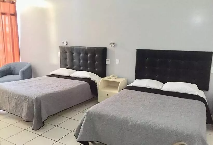 هتل Embassy Beach