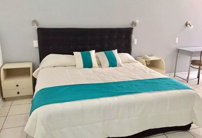 هتل Embassy Beach