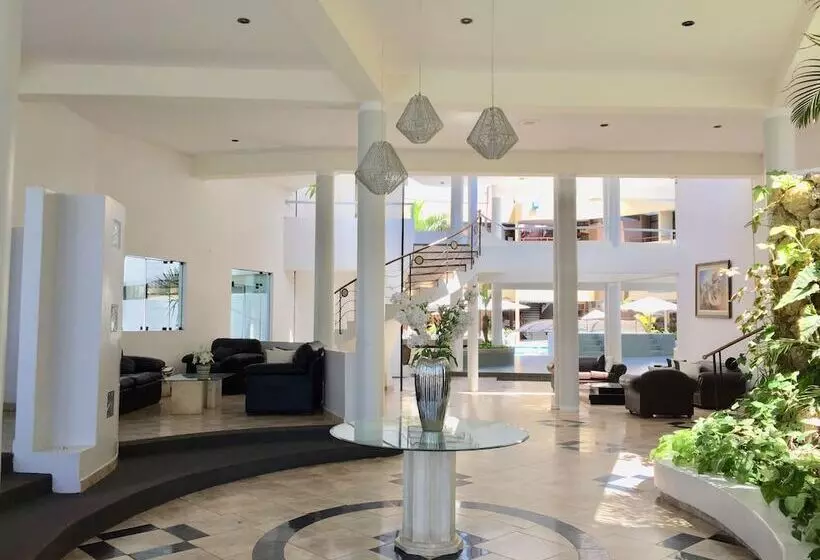 هتل Embassy Beach