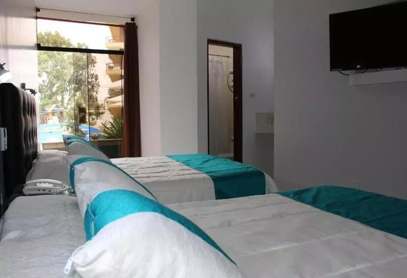 هتل Embassy Beach