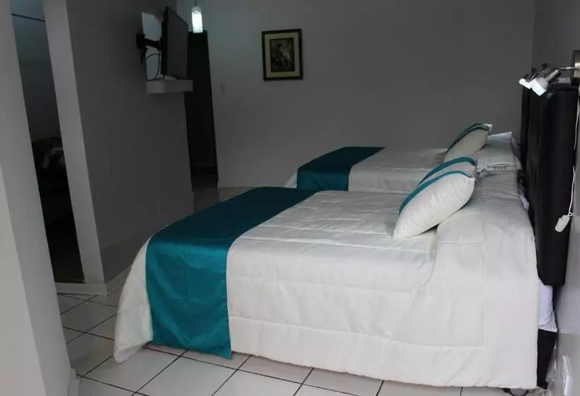 هتل Embassy Beach