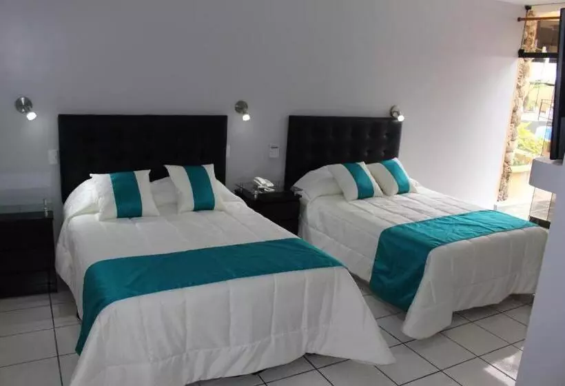 هتل Embassy Beach