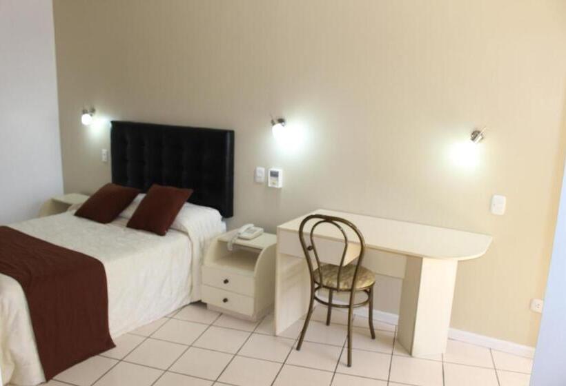 ホテル Embassy Beach