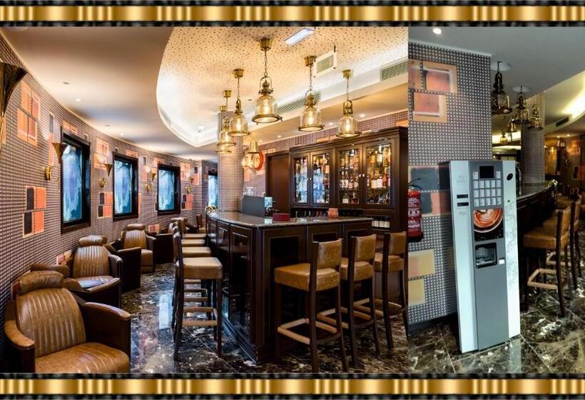 Hotel Jaguar Oporto - Airport to Hotel & City Center Vice-Versa Free Shuttle Service from 7AM to 8PM