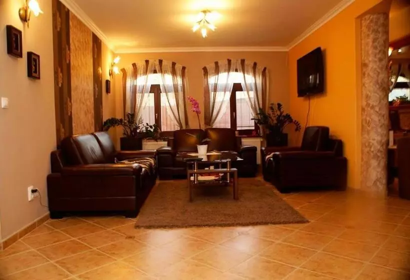 Majatalo Alba Regia Pansion Egri