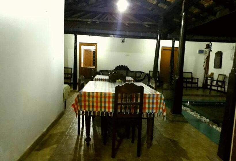 پانسیون Cinnamon Estate Villa