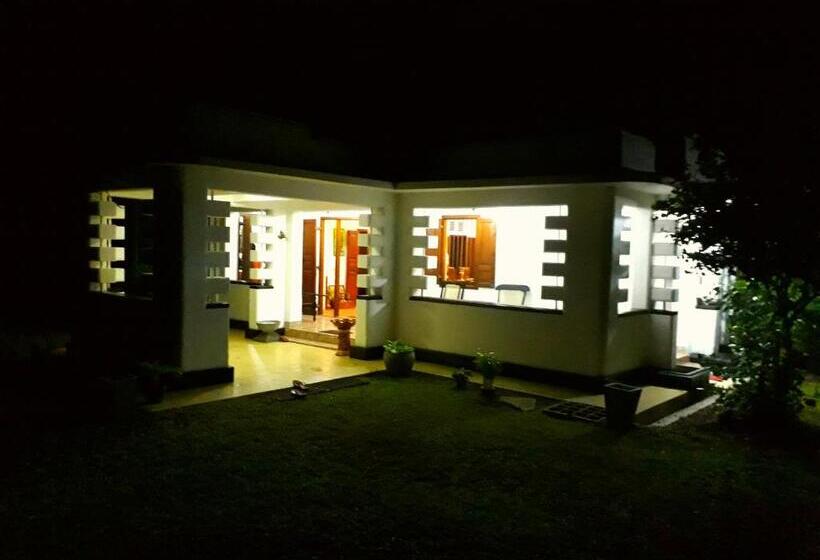 پانسیون Cinnamon Estate Villa