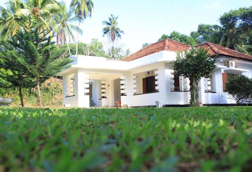 پانسیون Cinnamon Estate Villa