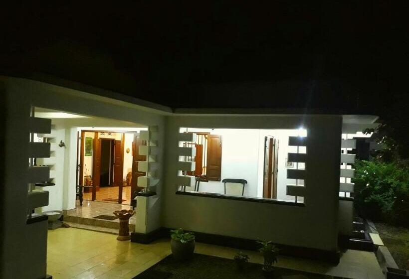 پانسیون Cinnamon Estate Villa