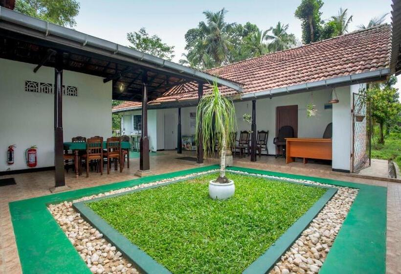 پانسیون Cinnamon Estate Villa