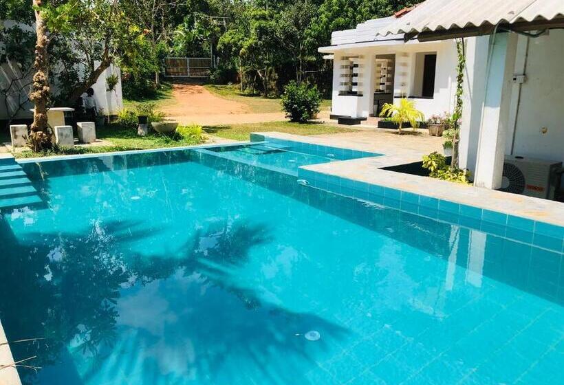 پانسیون Cinnamon Estate Villa