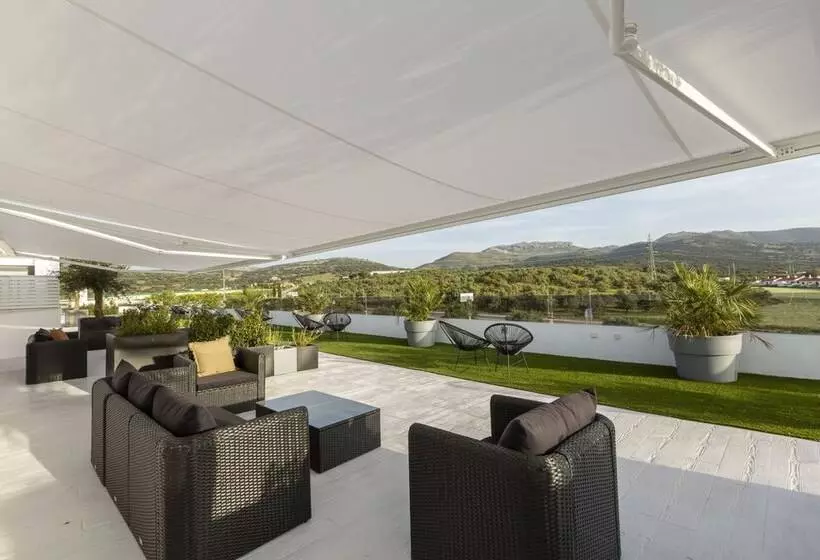 هتل Apartamentos Martalia Arenal