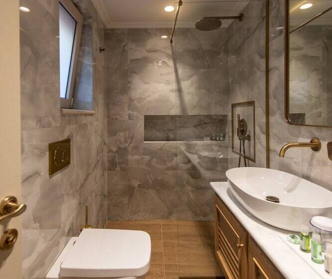 هتل Capolavoro Suites