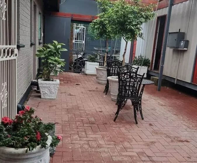 هتل Stay At Home Airport Lodge