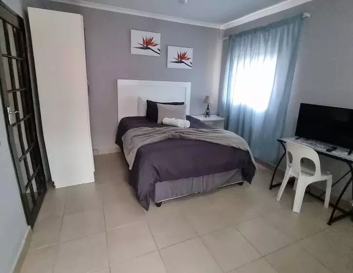 هتل Stay At Home Airport Lodge