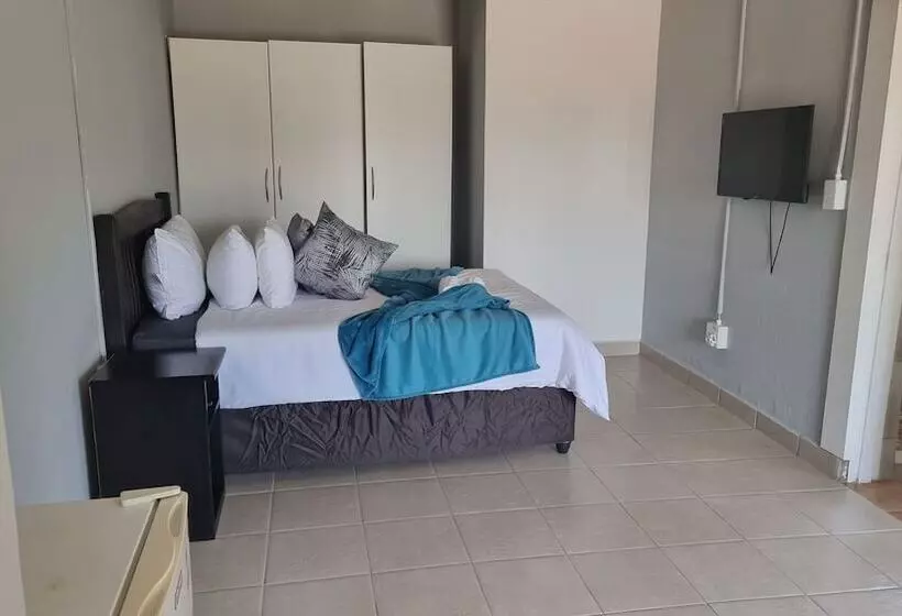 هتل Stay At Home Airport Lodge