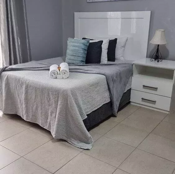 هتل Stay At Home Airport Lodge